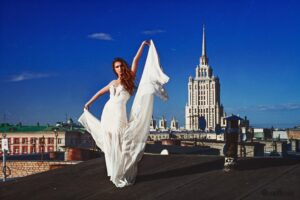 Захватывающий вид на Москву: популярность фотосессий на крышах