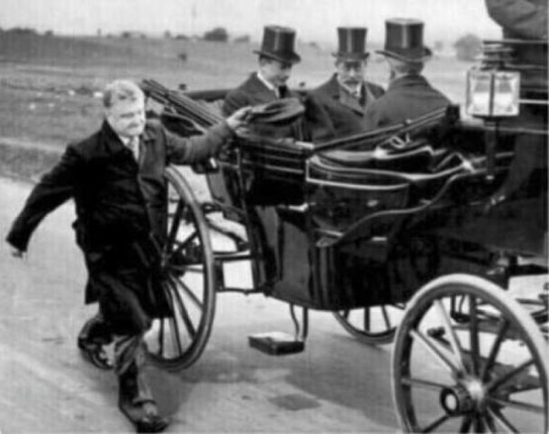 Бедная-бедная Украина: против клоуна опять барыга и боксер. Владимир Скачко