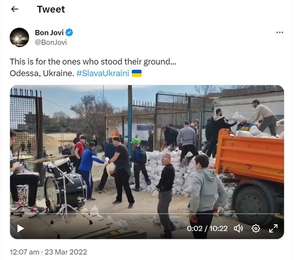 Иногда ртом лучше есть, чем петь или говорить