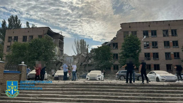 В Кривом Роге российский "Искандер" прилетел в здание училища и СБУ, укроПВО традиционно отработало по жилому дому