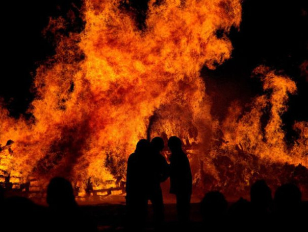 В Крыму загорелся склад с боеприпасами, трасса "Таврида" перекрыта, идёт эвакуация жителей четырех населенных пунктов