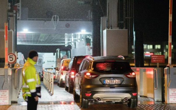 Вход в &ldquo;волшебные врата&rdquo; ЕС для русских только абсолютно голыми и униженными