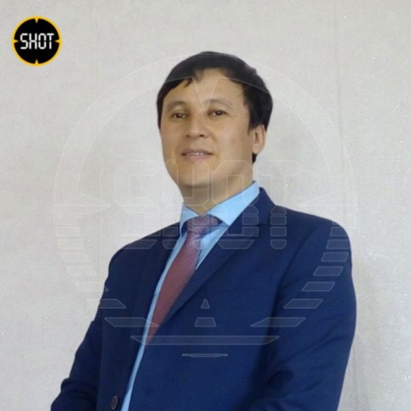 Житель Бурятии за $100 облил краской памятник Герою СССР. Теперь ему грозит три года колонии и штраф в ₽3 млн.