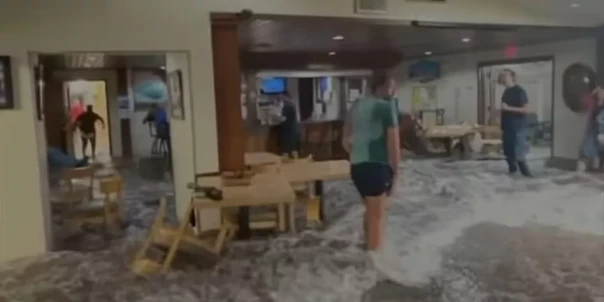 Американскую военную базу на Маршалловых островах снесло штормом