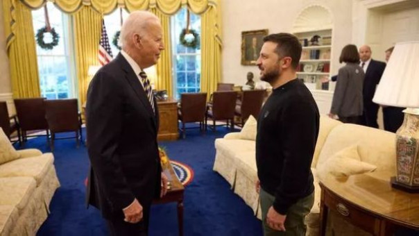 Экс-​аналитик ЦРУ: "Чем дольше это будет продолжаться, тем на большие уступки нам придется пойти, чтобы убедить россиян сесть за стол переговоров"