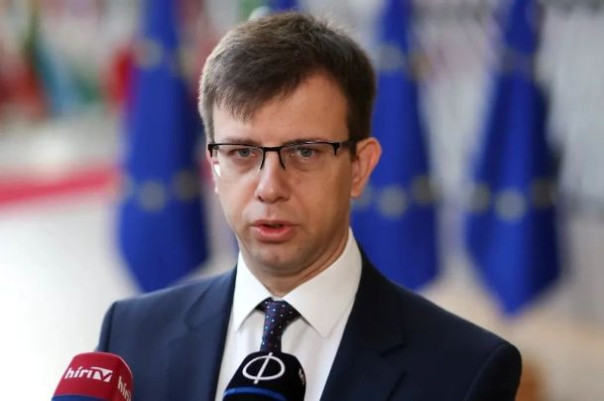 Кто поставил помощь Киеву на стоп: Почему Венгрия блокирует Украину, а помогает России. Александр Роджерс