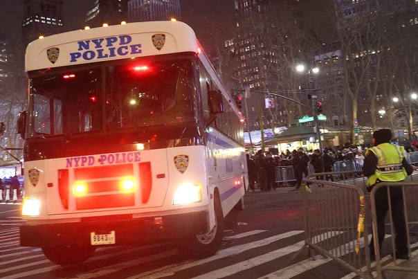 Нью-Йорк содрогнулся от загадочных взрывов: в городе творится неладное