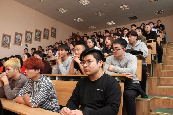 В Беларуси никаких мигрантов нет, и безработицы нет