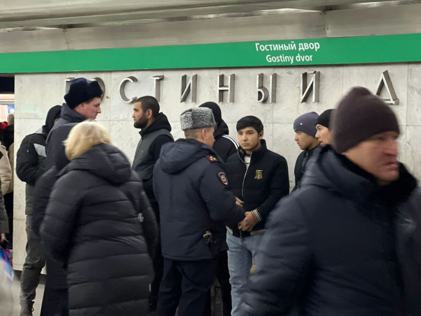 В Петербурге и Москве в новогоднюю ночь прошли массовые задержания мигрантов