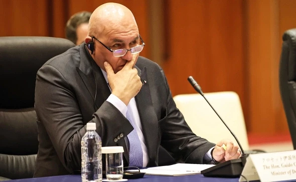 Министр обороны Италии Крозетто срочно госпитализирован