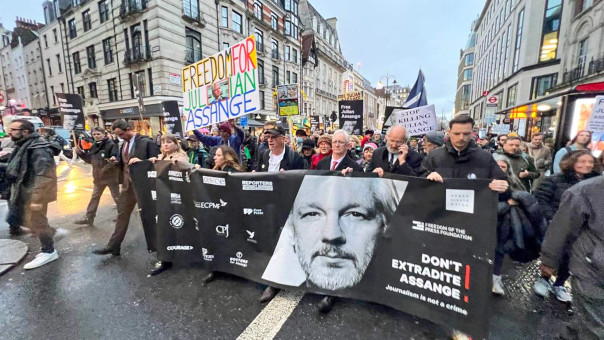 Отдать нельзя оставить: что будет с Джулианом Ассанжем