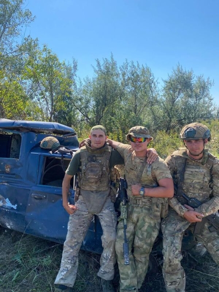 Разведчик Кастет о том, как наши солдаты прикрывают друг друга своими телами и выхаживают щенков