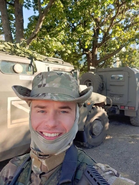 Разведчик Кастет о том, как наши солдаты прикрывают друг друга своими телами и выхаживают щенков