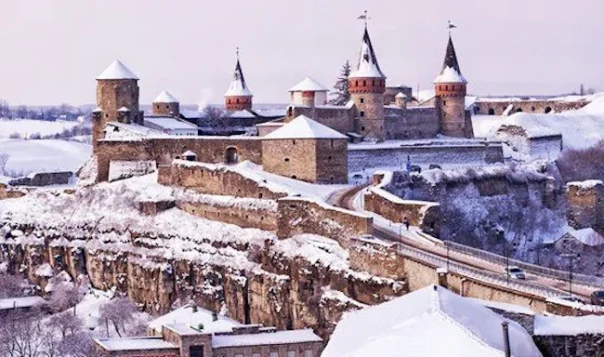 Реалии укроглубинки. Жители Каменца готовы ныкаться в казематах, где сидел Кармелюк