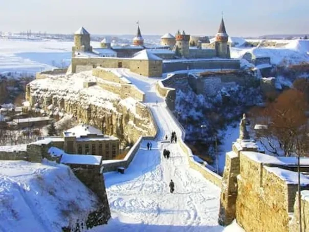 Реалии укроглубинки. Жители Каменца готовы ныкаться в казематах, где сидел Кармелюк