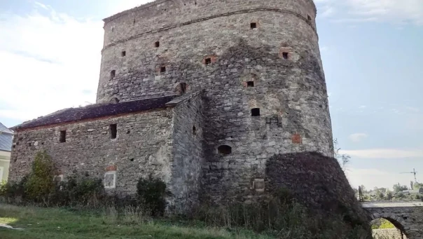 Реалии укроглубинки. Жители Каменца готовы ныкаться в казематах, где сидел Кармелюк