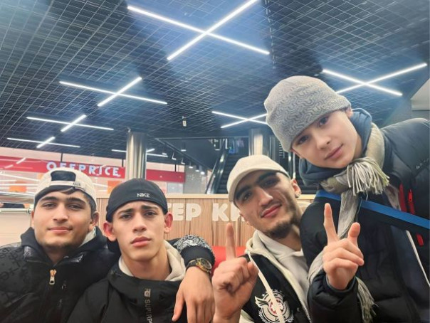 Снова Санкт-Петербург, снова этническая банда избивает людей.