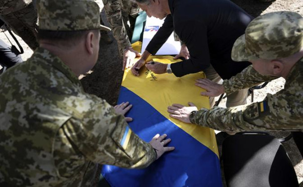 США уже скупили земли Украины. Теперь скупают недра