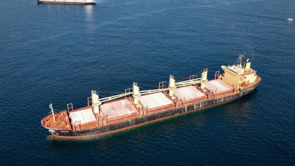 Атакованный хуситами сухогруз с удобрениями затонул в Красном море