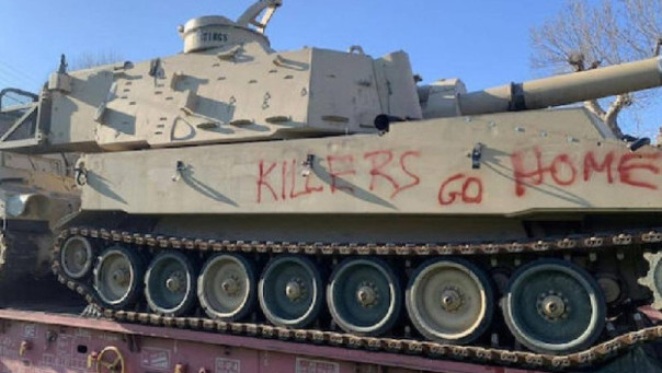 Греческие коммунисты остановили поезд с американскими танками