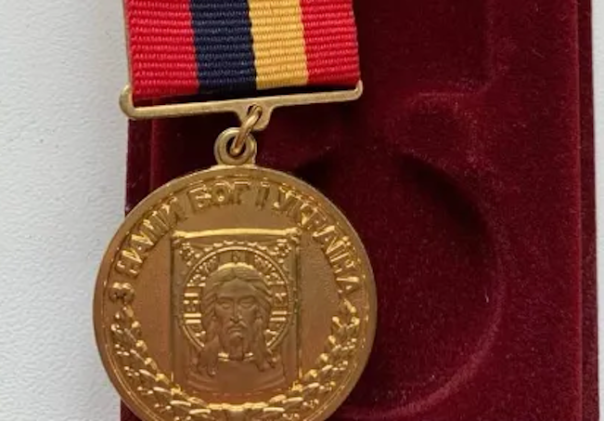 Между &laquo;жёлто-блакитным&raquo; и просто &laquo;голубым&raquo;: как &laquo;педерасты свидомые&raquo; ополчились на &laquo;почётного&raquo; лжепатриарха