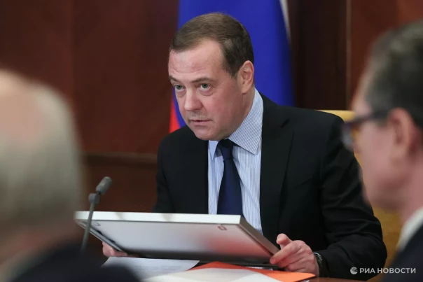 "Можно только послать": Медведев ответил на новое требование ЕП к России