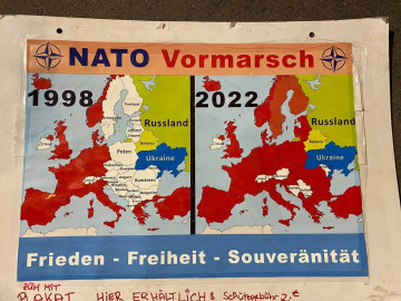 Запад старается всеми силами создать напряженность у границ России.