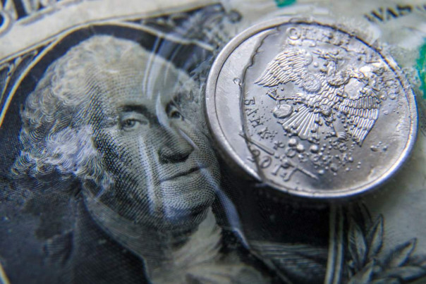 Деньги в отпуске: валютная выручка России сидит в иностранных активах