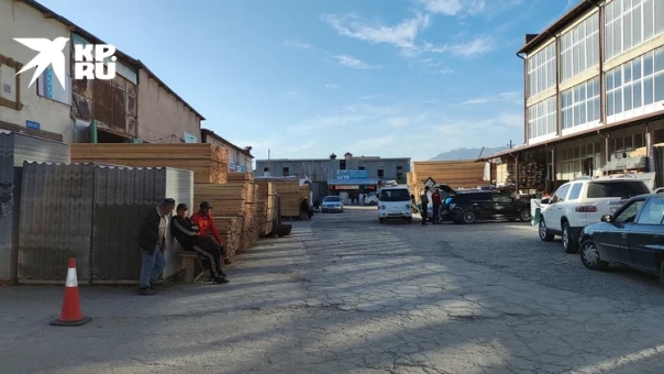 Таджики целыми семьями бегут из России после теракта в &laquo;Крокусе&raquo;: Надеются вернуться на заработки, но боятся