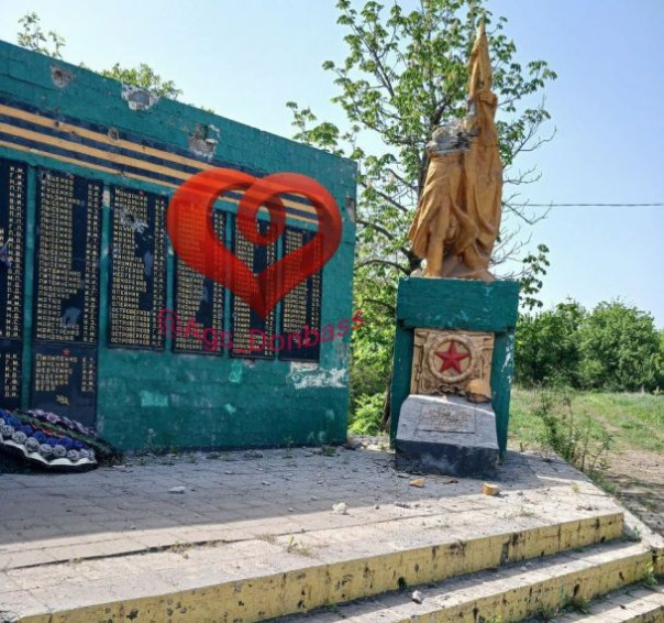 В праздник Вербного воскресенья ВСУ атаковали храм в донецком поселке Александровка &mdash; от кассетного боеприпаса погибла пожилая женщина