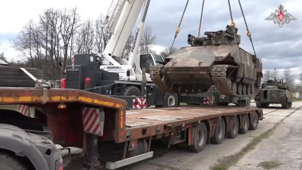 В западной прессе не утихает вой по поводу выставки с затрофеенной вражеской техникой