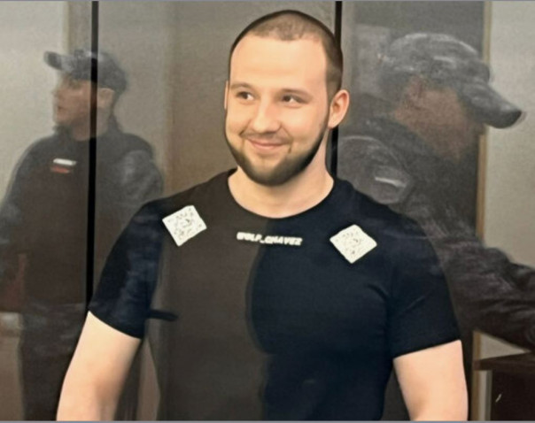 Это ОнЖеРебенок Илья Бабурин, 24 годика.