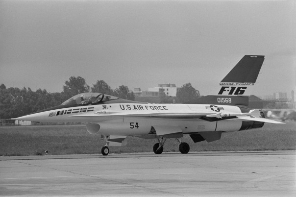 Некорректное сравнение: в США ожидают схватки F-16 и Су-57 на Украине