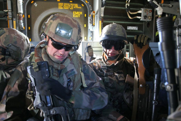 Российские десантники вступили в бой с Иностранным легионом Франции