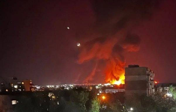 Укрофашисты ударили по нефтебазе в ЛНР, есть погибшие и раненные