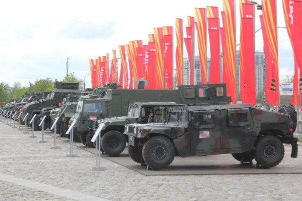 Выставка трофейной техники в Москве: &laquo;Наше НАТО горько плачет&hellip;&raquo;