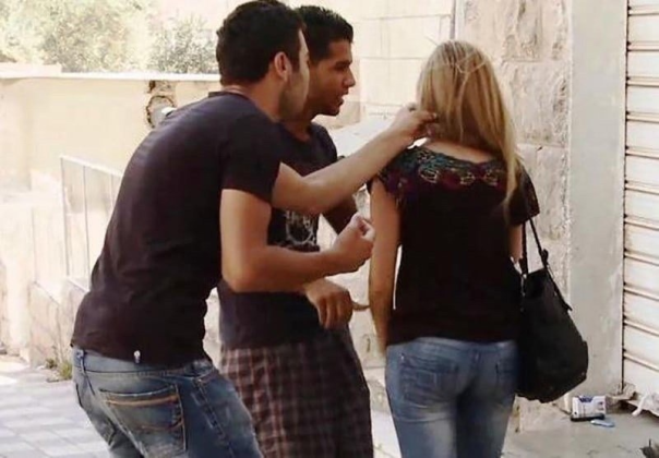 &laquo;Нельзя быть красивой такой&raquo;: число изнасилований русских девушек мигрантами выросло на 40% &mdash; виноватыми делают самих жертв