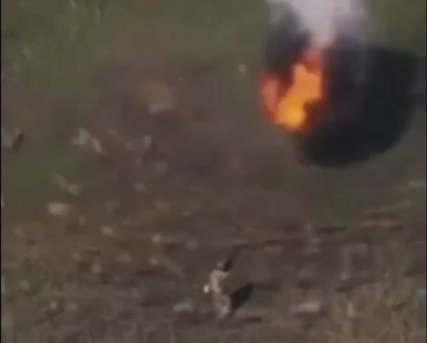 Никогда не сдавайся!  Русский боец сбил летящий его уничтожить fpv-дрон