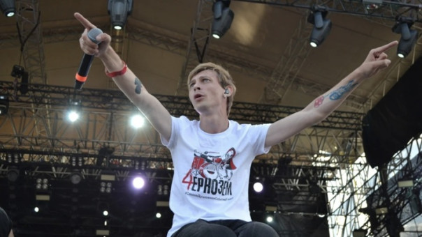 Солиста "Порнофильмов" оштрафовали за фейки о российской армии