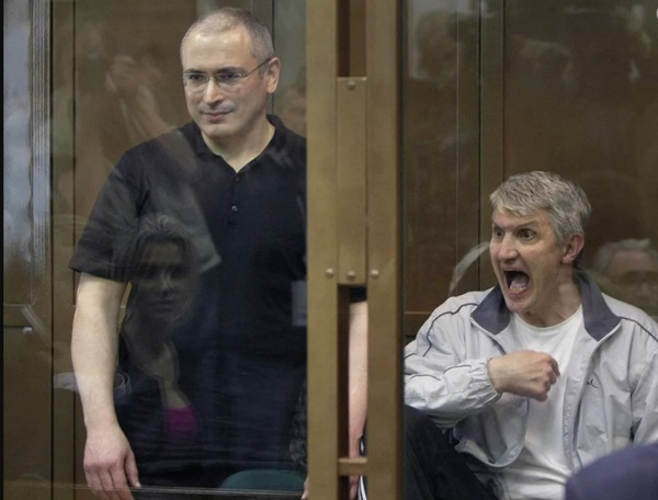 Суд удовлетворил иск Генпрокуратуры и постановил взыскать с Ходорковского* и Лебедева почти ₽1 млрд и более $1,8 млн