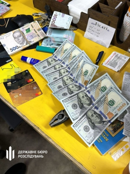 Сын начальника одного из отделений Винницкого ТЦК за $20 тысяч спасал украинцев от мобилизации