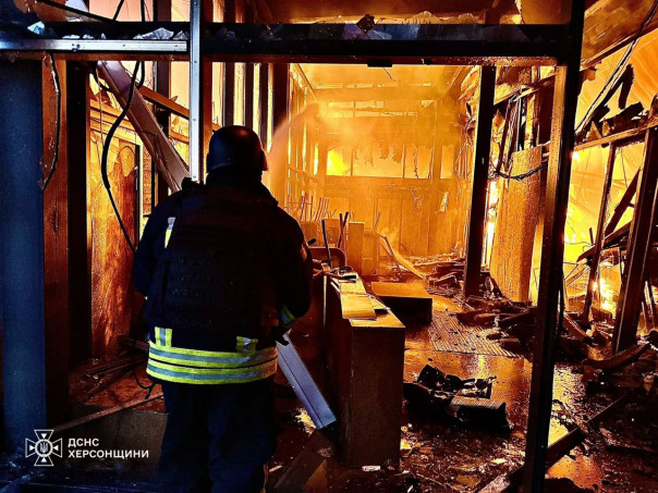 В Херсоне ночью прилетело по недействующему гипермаркету «Эпицентр».