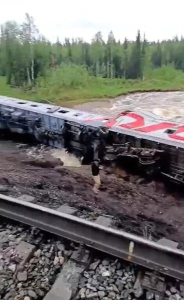 В Коми сошли с рельсов девять вагонов поезда Воркута &mdash; Новороссийск