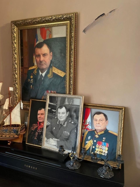 Шедевральные картины, найденные у экс-замминистра обороны Булгакова в ходе обыска.