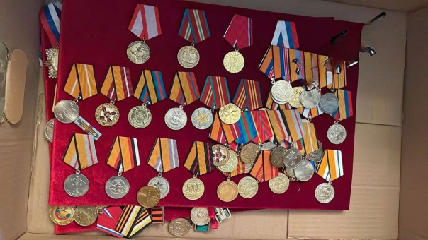 Шедевральные картины, найденные у экс-замминистра обороны Булгакова в ходе обыска.