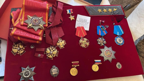 Шедевральные картины, найденные у экс-замминистра обороны Булгакова в ходе обыска.