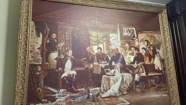 Шедевральные картины, найденные у экс-замминистра обороны Булгакова в ходе обыска.