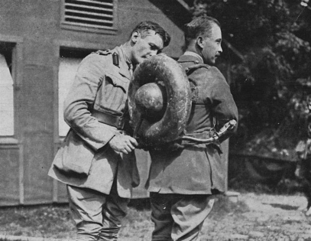Что за странные «бублики» за плечами у немецких солдат Первой мировой войны