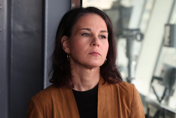 &laquo;Ее хватает на ночь&raquo;: африканский эскортник раскрыл интимные подробности встреч с Бербок