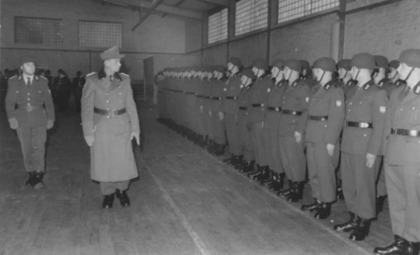 Когда вместо «Здравствуйте» услышите слово «Хайль», знайте...